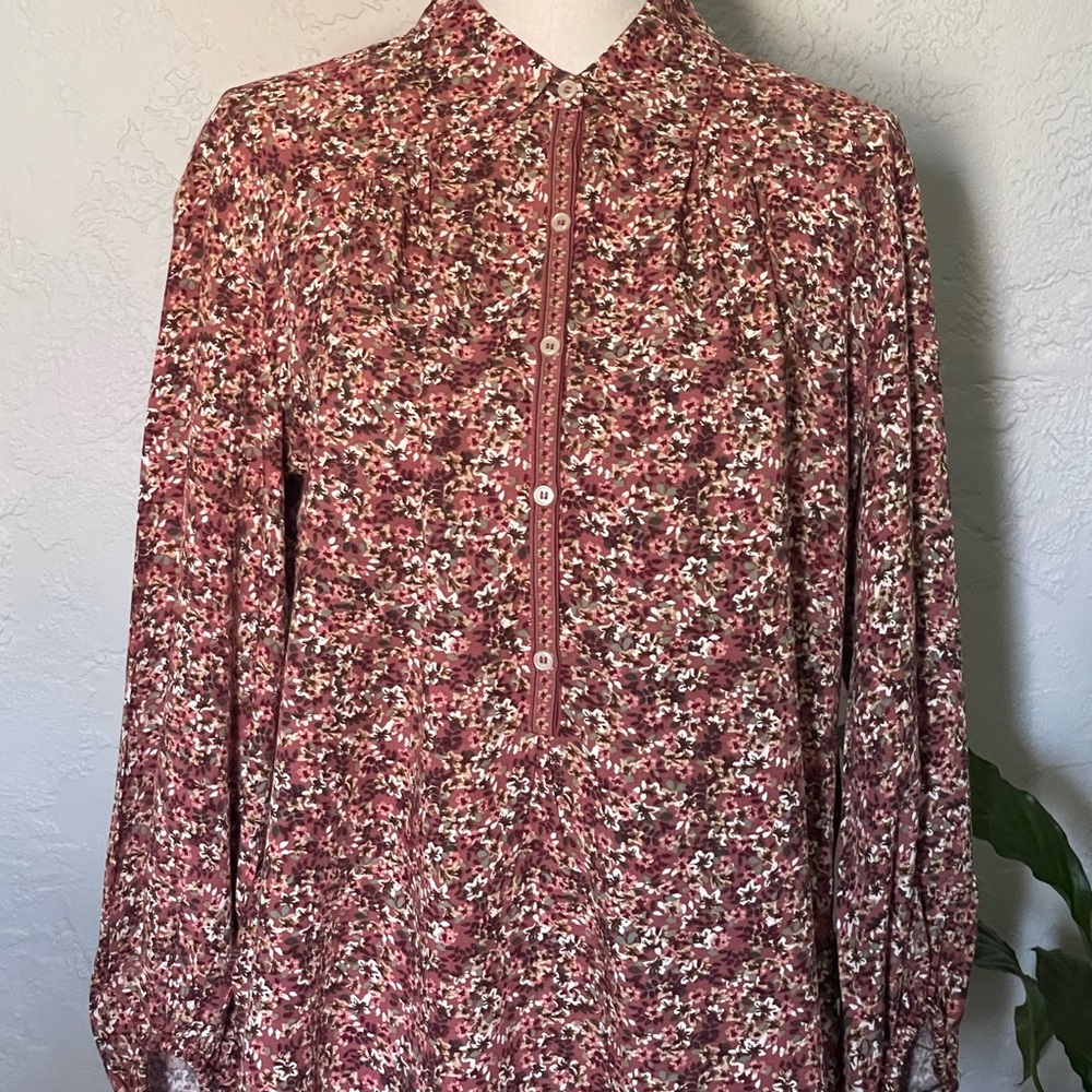 Max Studio collar ditzy floral brick color blouse long sleeve elastic wristband